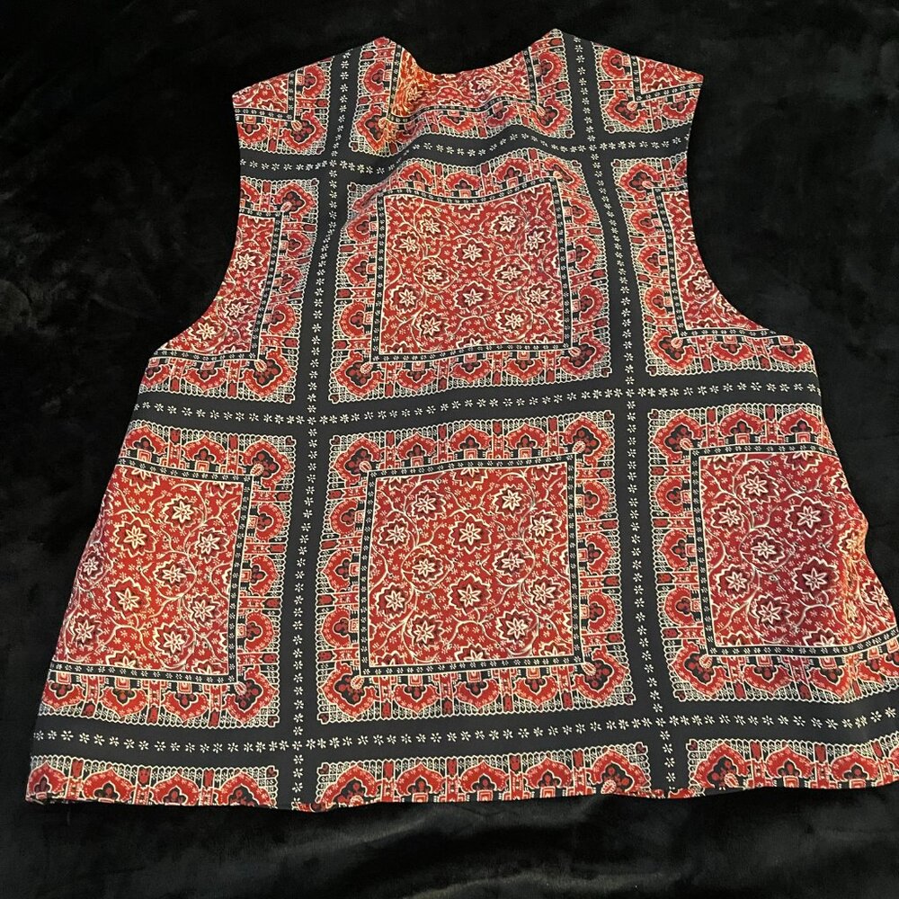 Lizsport Red Black Tapestry Print Vest Size M Boho Retro - Picture 6 of 7